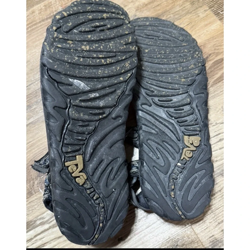 Teva Hurricane Mens Size 10 Black Strap Sandals Shoes Outdoor S/N 1535